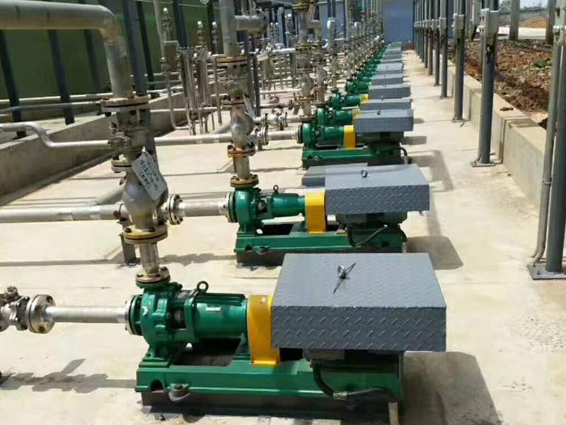 江蘇淮安客戶IHF襯氟離心泵使用現場